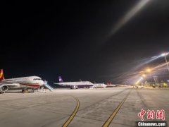 冻雾天气来袭 吐鲁番机场启动“空铁联运”保障旅客高效出行